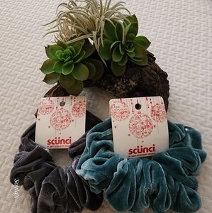 Scunci Hair Band